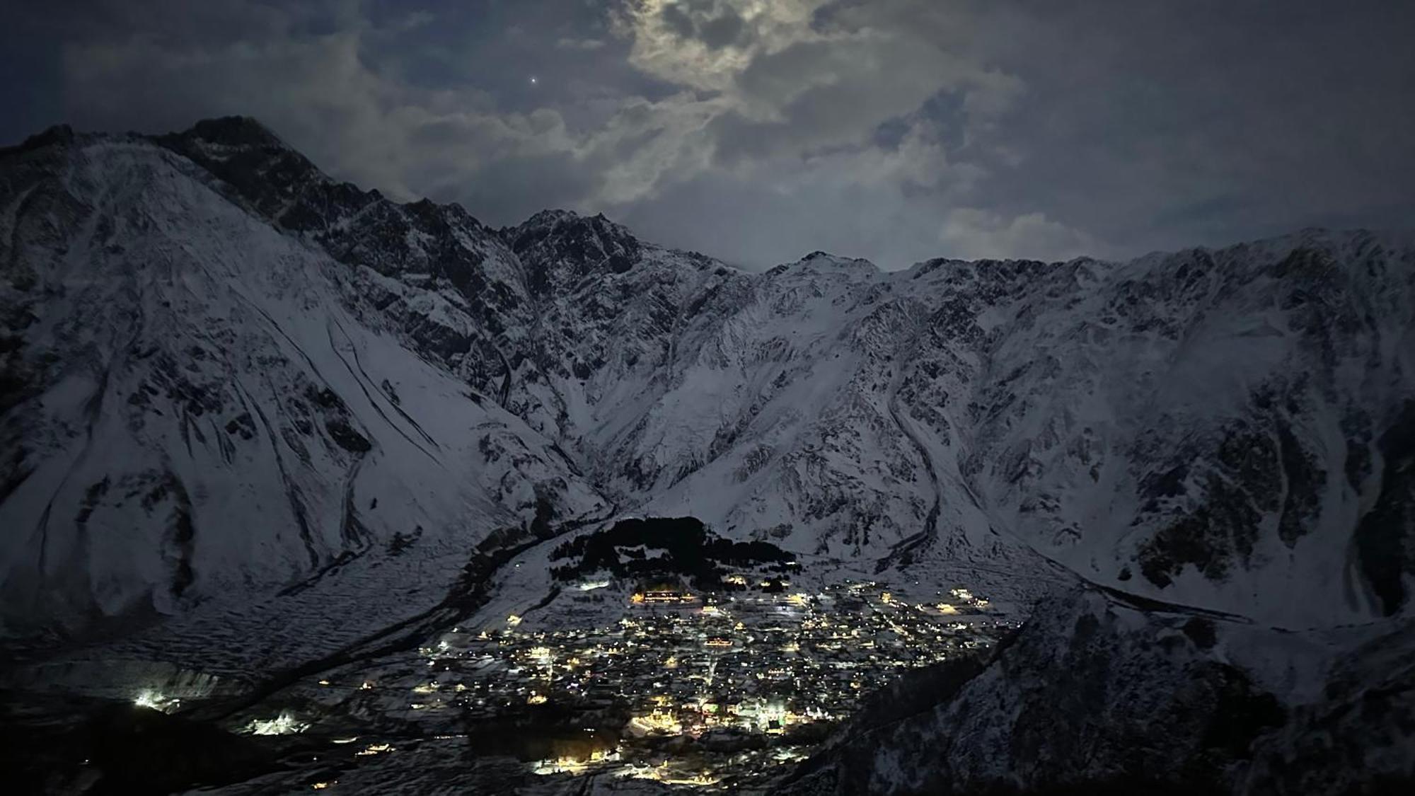 Hotel Axien Kazbegi Extérieur photo